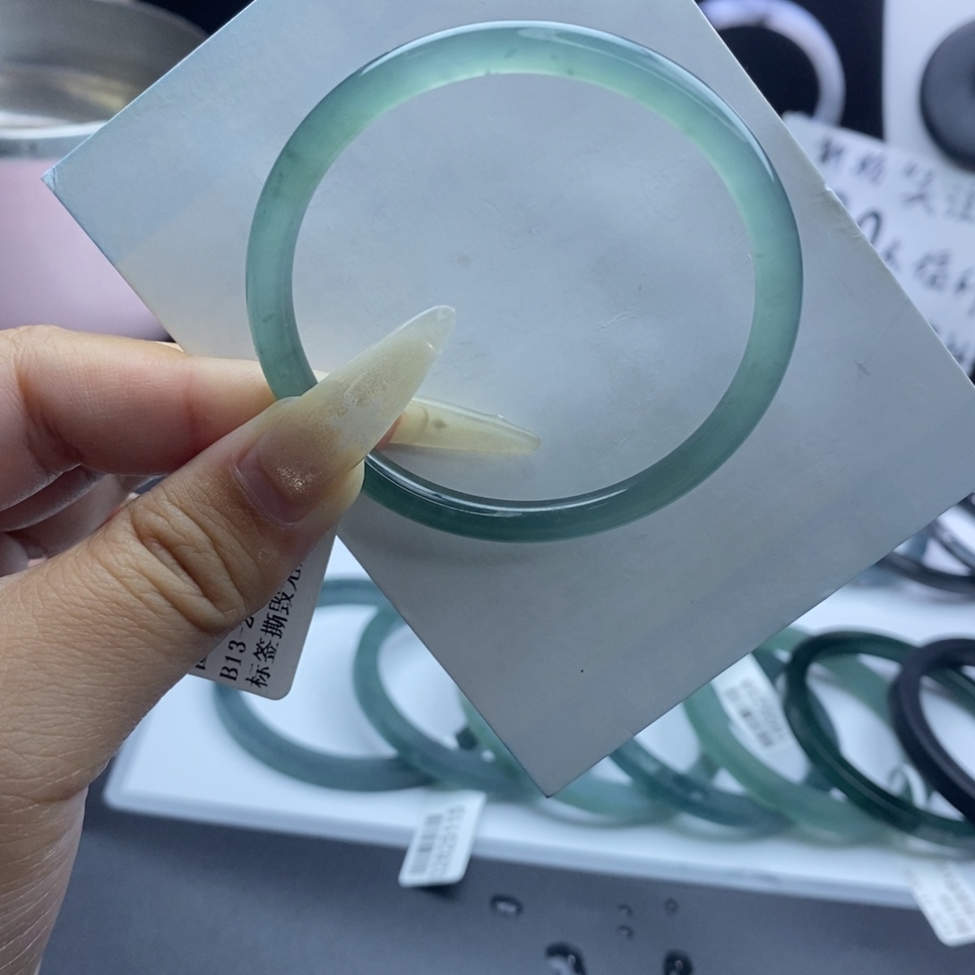 定制翡翠未镶嵌方镯冰蓝