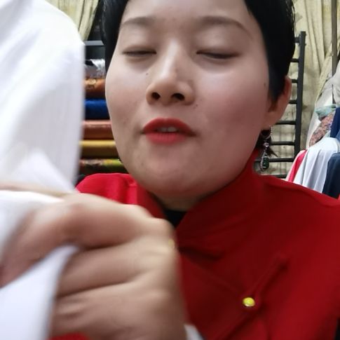 蚕丝1.8提花重皱布料白