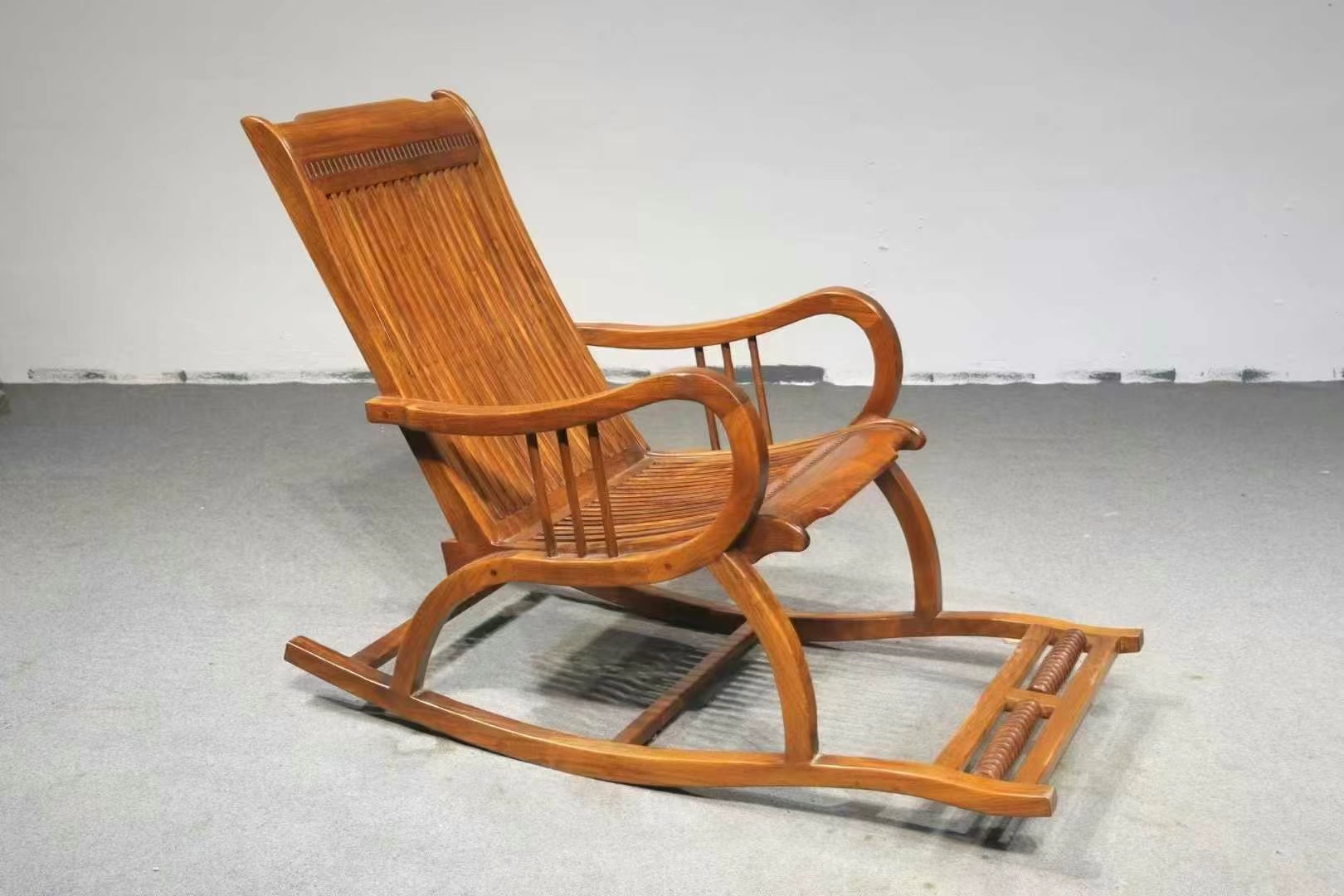 家用阳台实木摇椅、舒适不滑落休闲逍遥椅