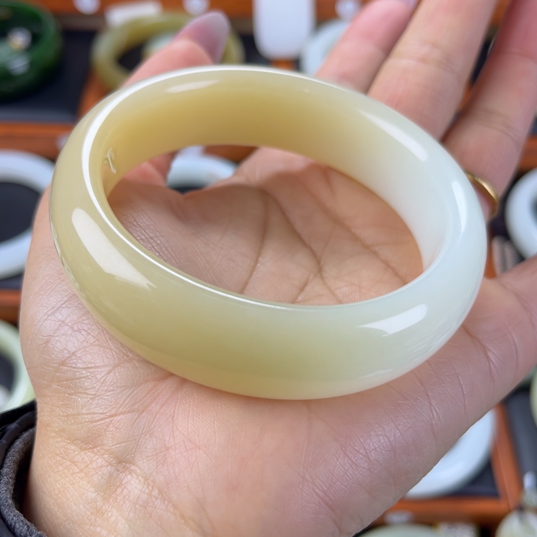 和田玉（糖玉）手镯未镶嵌用****6