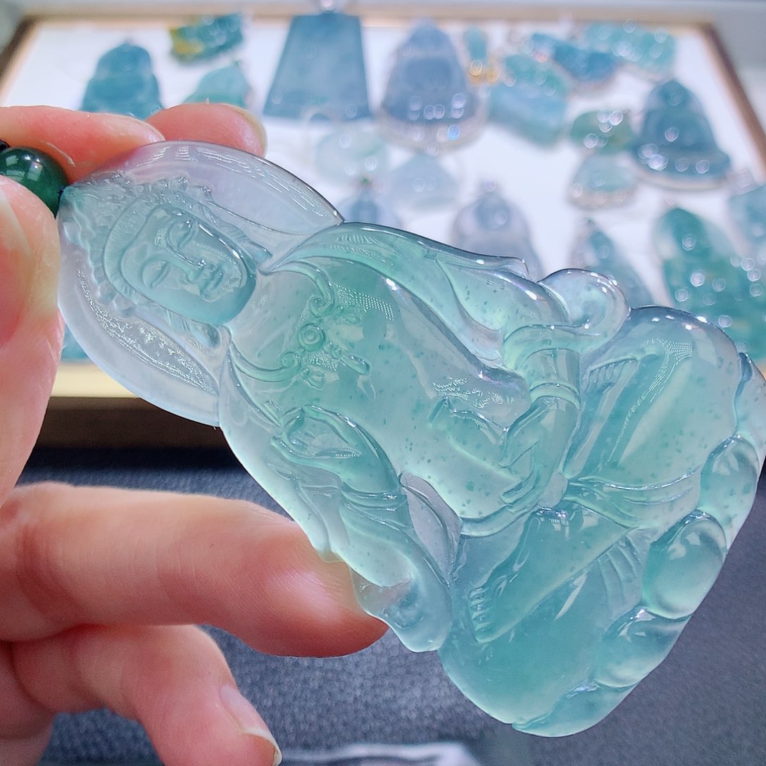 翡翠颈饰未镶嵌翡翠