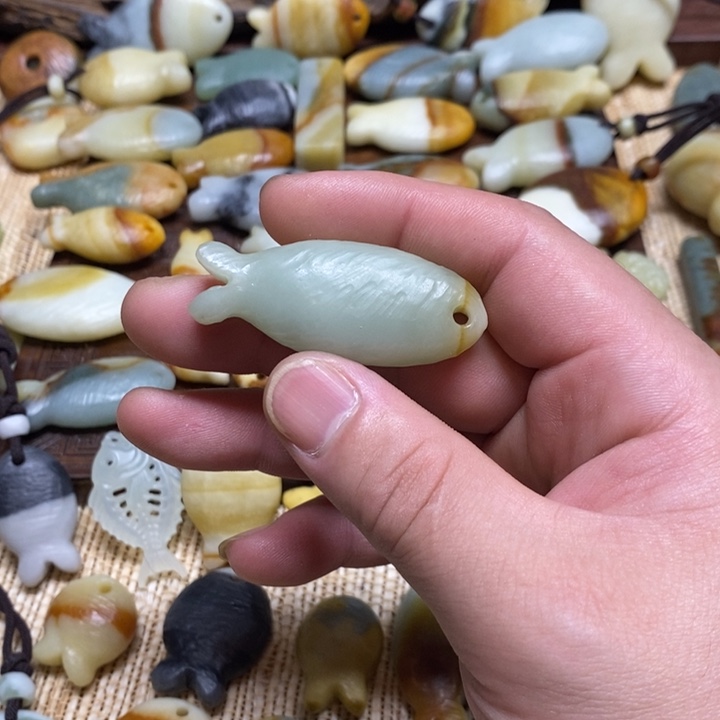 o***o蛇纹石玉未镶嵌颈饰