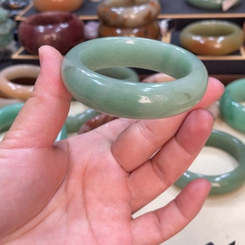 未镶嵌手镯石英质玉