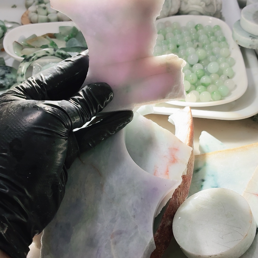 翡翠未镶嵌颈饰边角料