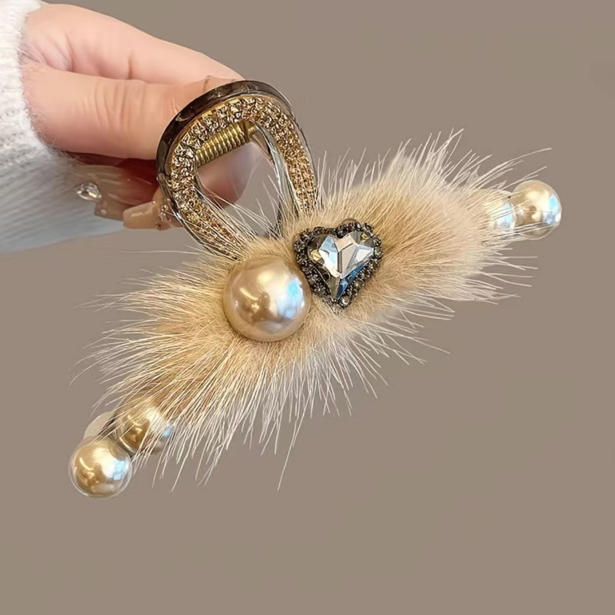 T48爱心水钻毛毛抓夹11cm