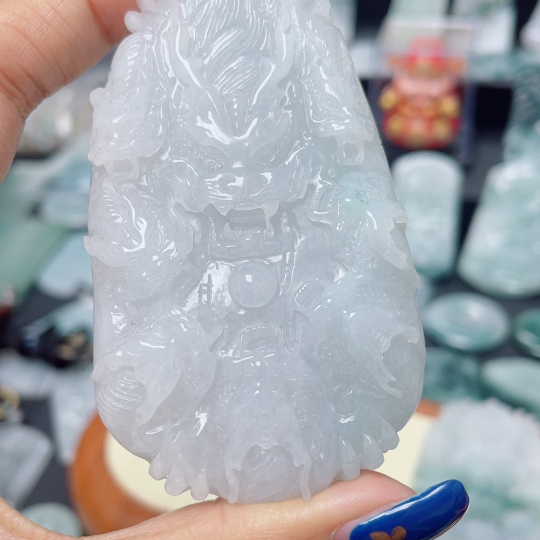 百***侵翡翠未镶嵌颈饰龙牌