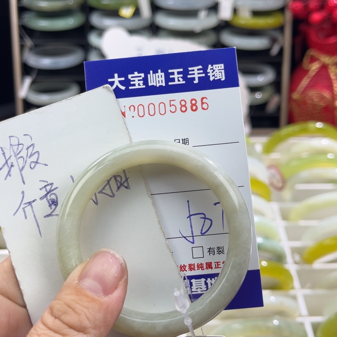 蛇纹石玉手镯未镶嵌