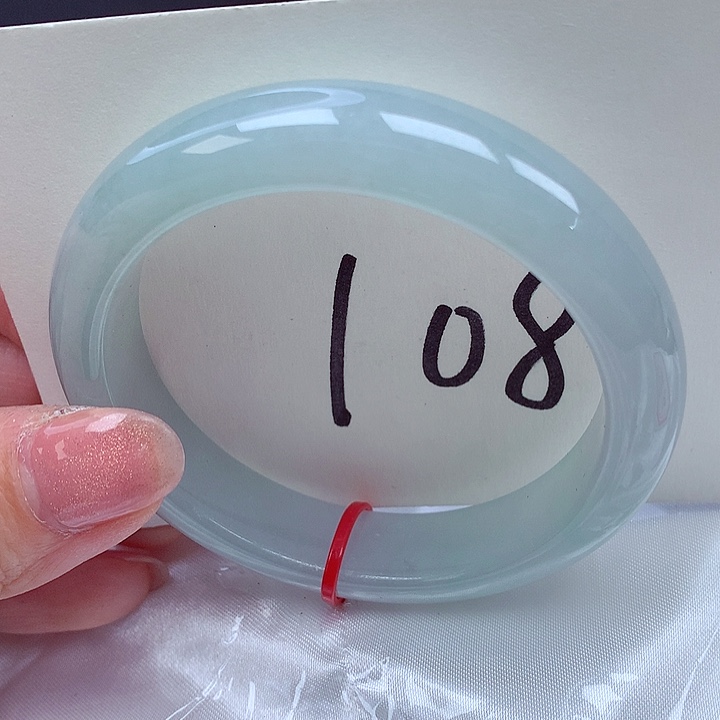 翡翠手镯未镶嵌翡翠