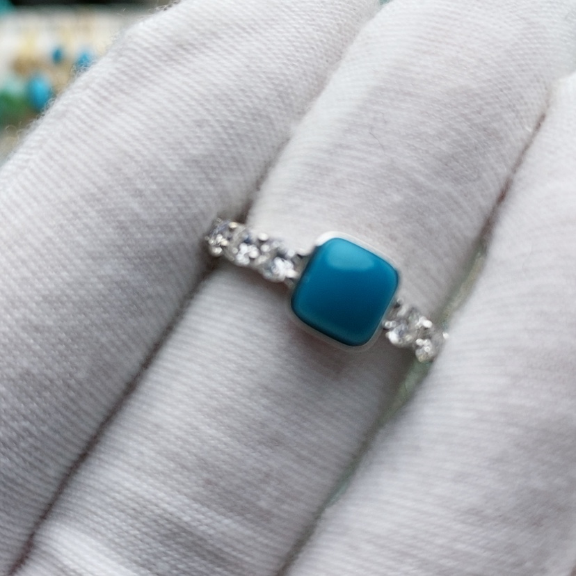 【闪购商品】绿松石配饰18K金镶嵌两****?