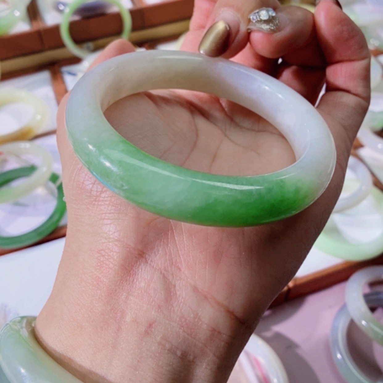 【闪购商品】未镶嵌手镯和田玉（翠青玉）华*