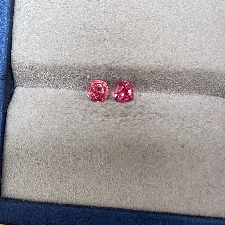 定制尖晶石未镶嵌裸石1.1克拉2粒