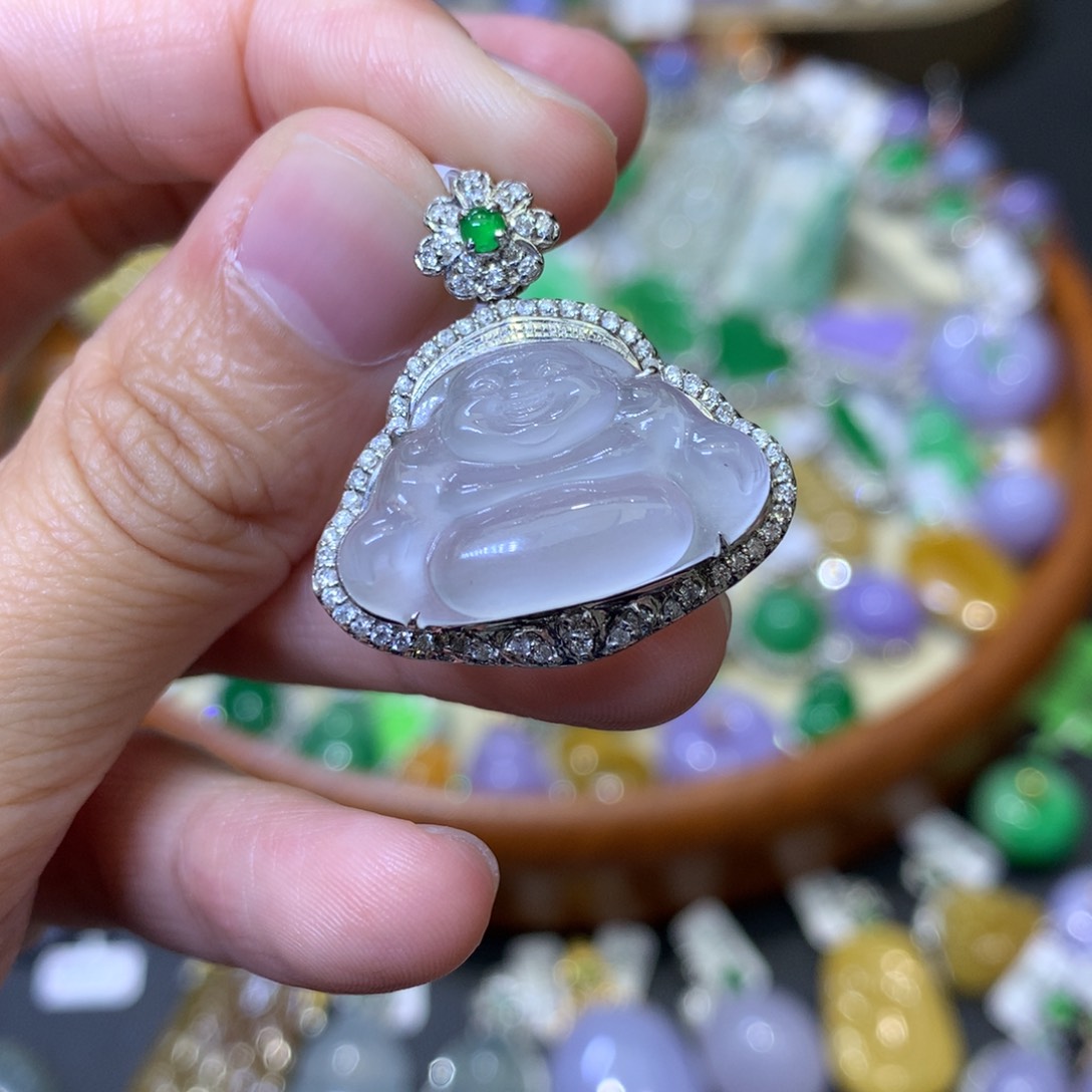 颈饰18K金镶嵌翡翠