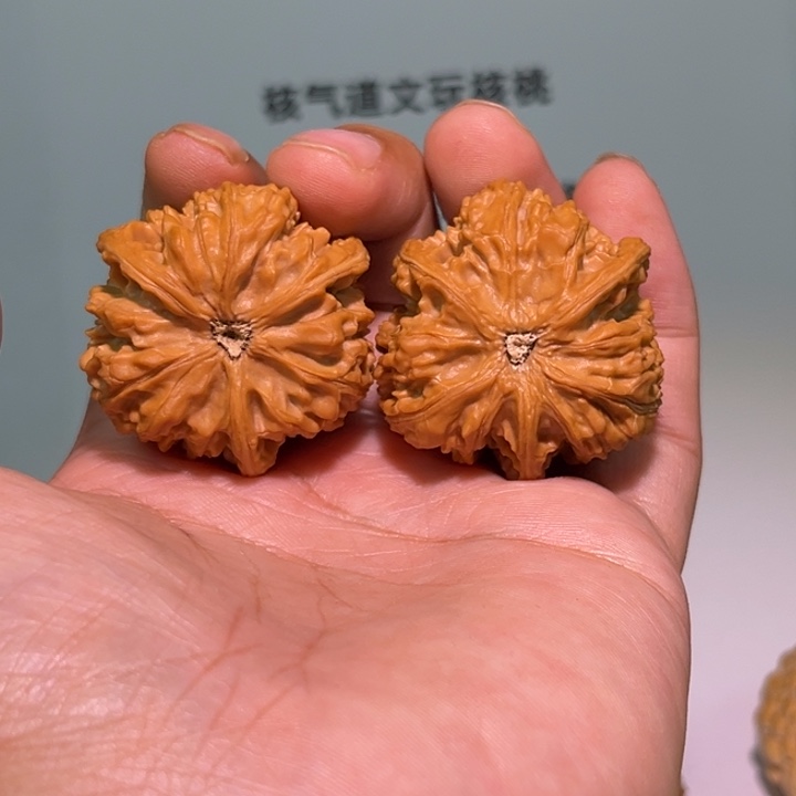 亖***方把件文玩核桃39文山