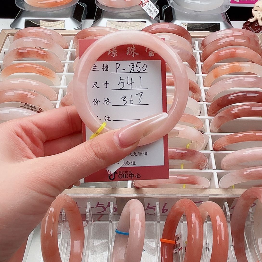 未镶嵌手镯石英质玉