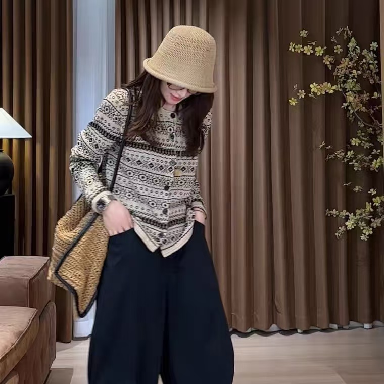 2025 DaMai“费尔岛”2503春款小众设计极简风表达费尔岛针织衫