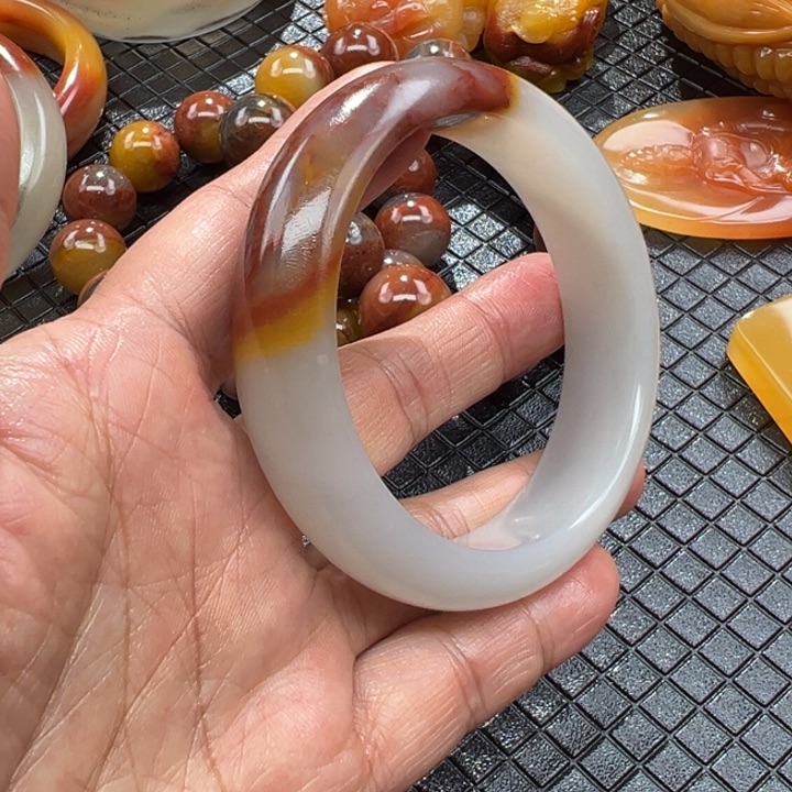 石英质玉（黄龙玉）颈饰未镶嵌万**亿