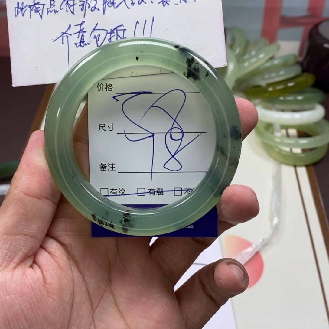 蛇纹石玉未镶嵌手镯