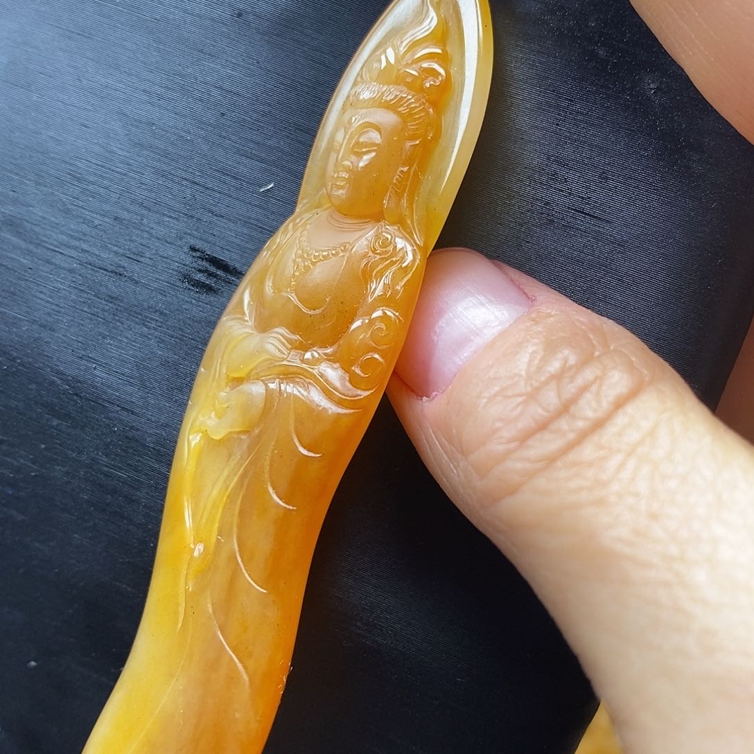 石英质玉（黄龙玉）颈饰未镶嵌