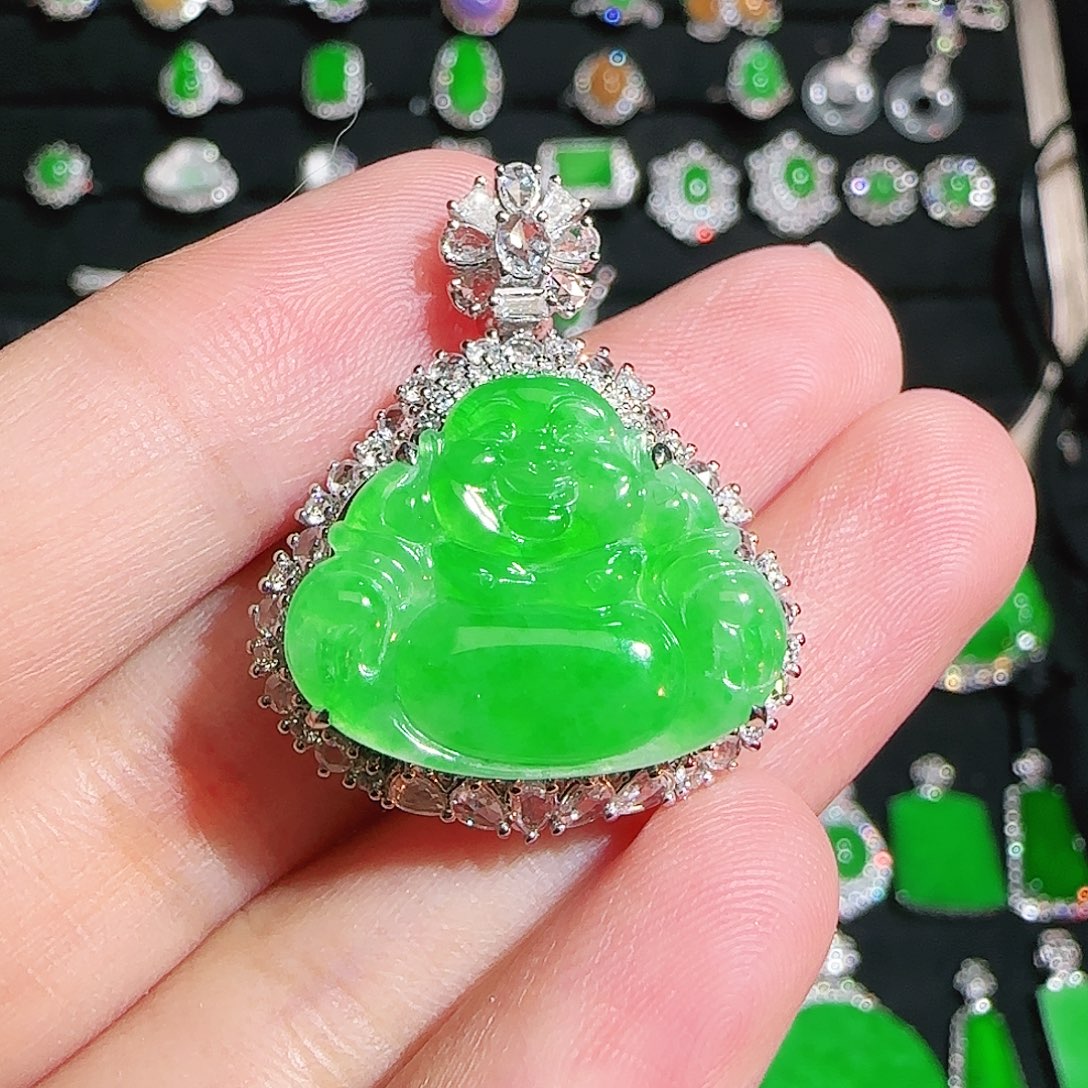 翡翠18K金镶嵌颈饰吊坠