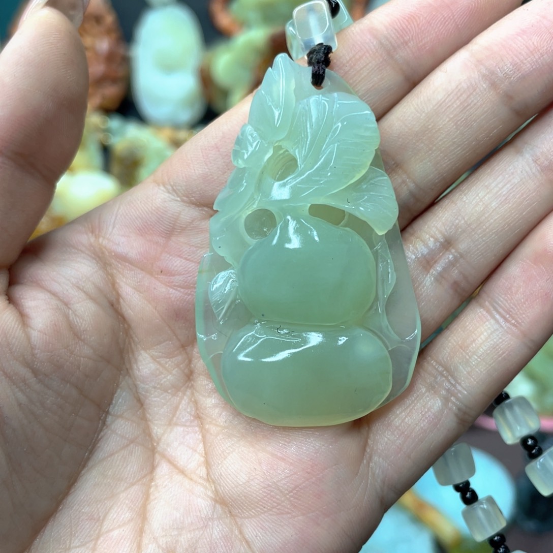 蛇纹石玉颈饰未镶嵌