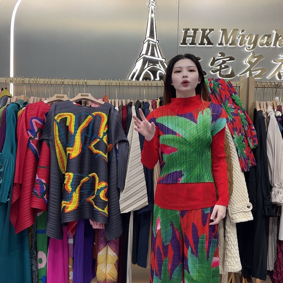 套头款大花朵短袖上衣