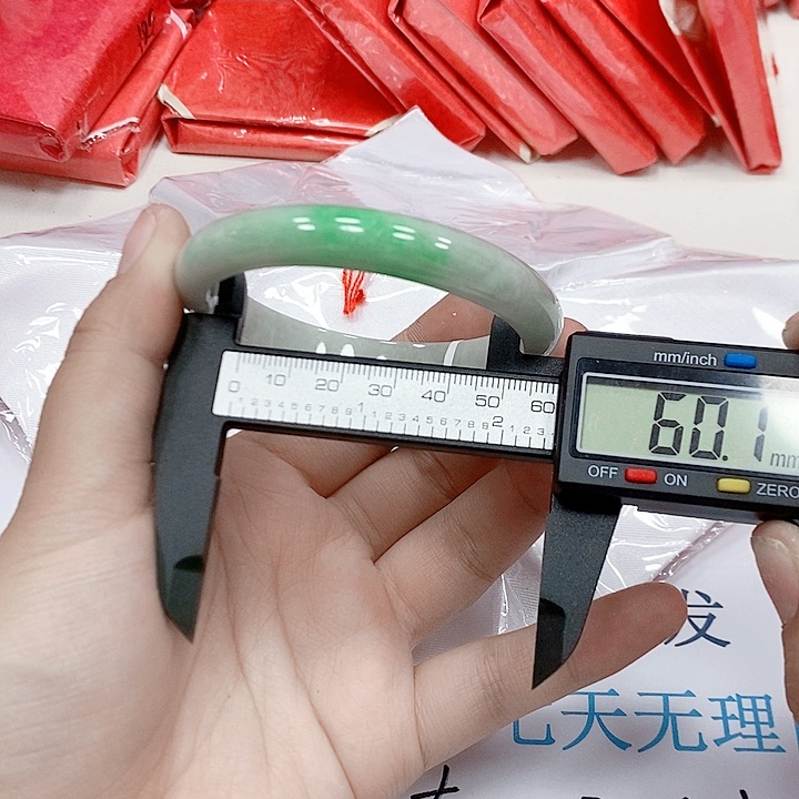 翡翠手镯未镶嵌153            