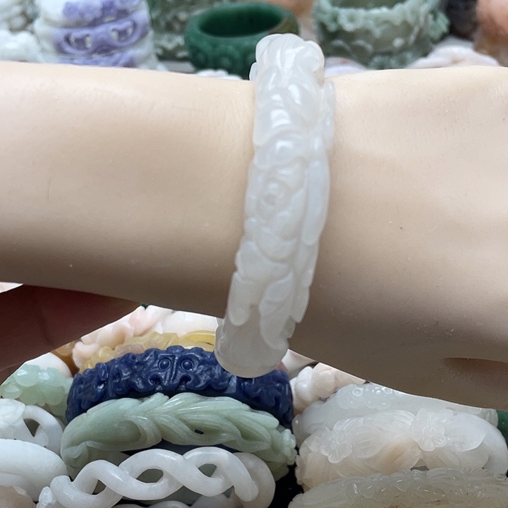 未镶嵌手镯石英岩玉