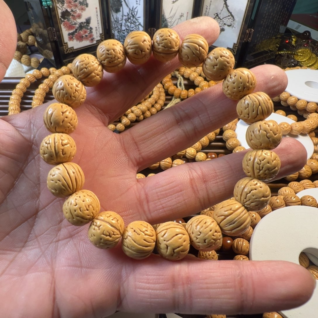 .***健野生桃核手串尺寸13左右微修