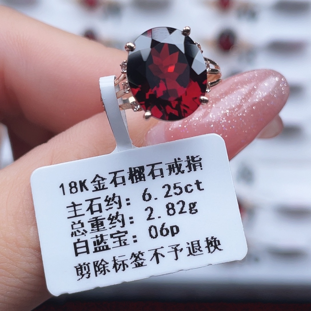 戒指18K金镶嵌石榴石