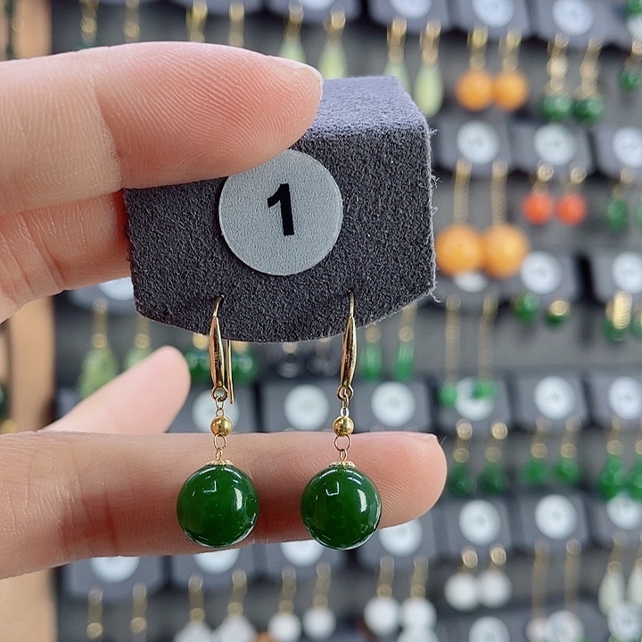 18K金镶嵌和田玉耳饰