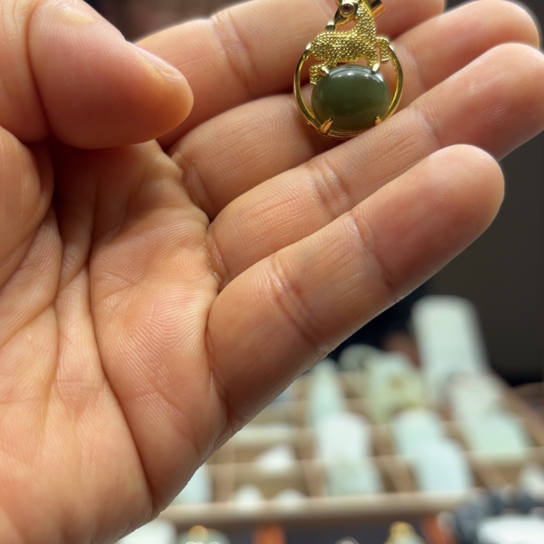 “***脉和田玉未镶嵌颈饰