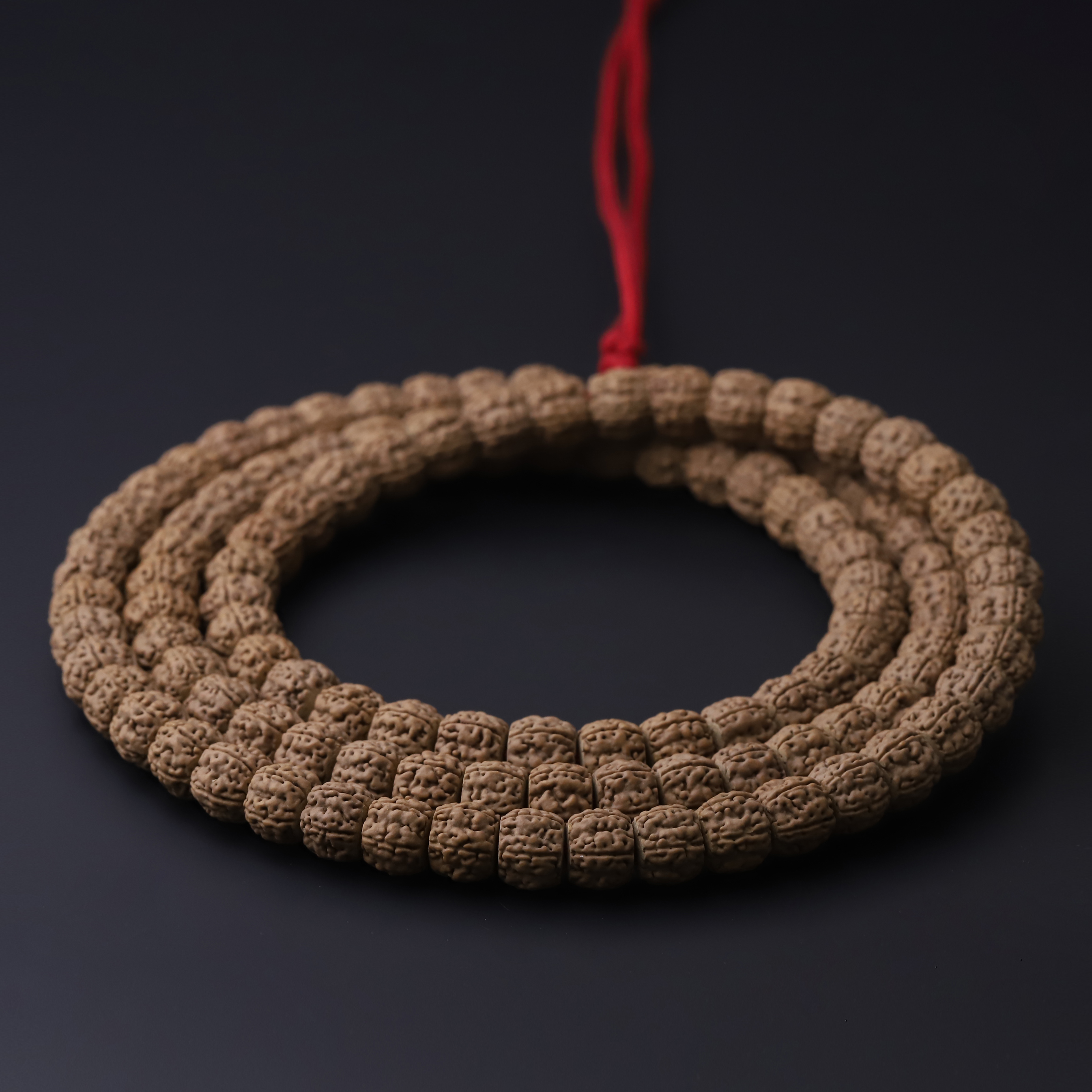 S2148【始祖.盘龙】手磨原树盘龙纹小金刚108长串（孔道有微黄）