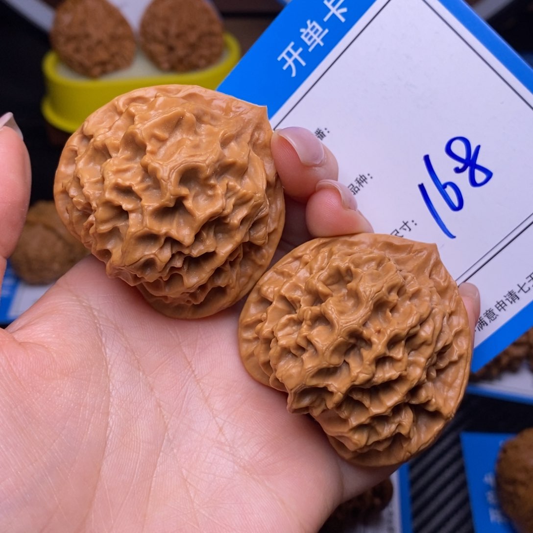 文玩核桃把件4.8帝王狮子头168