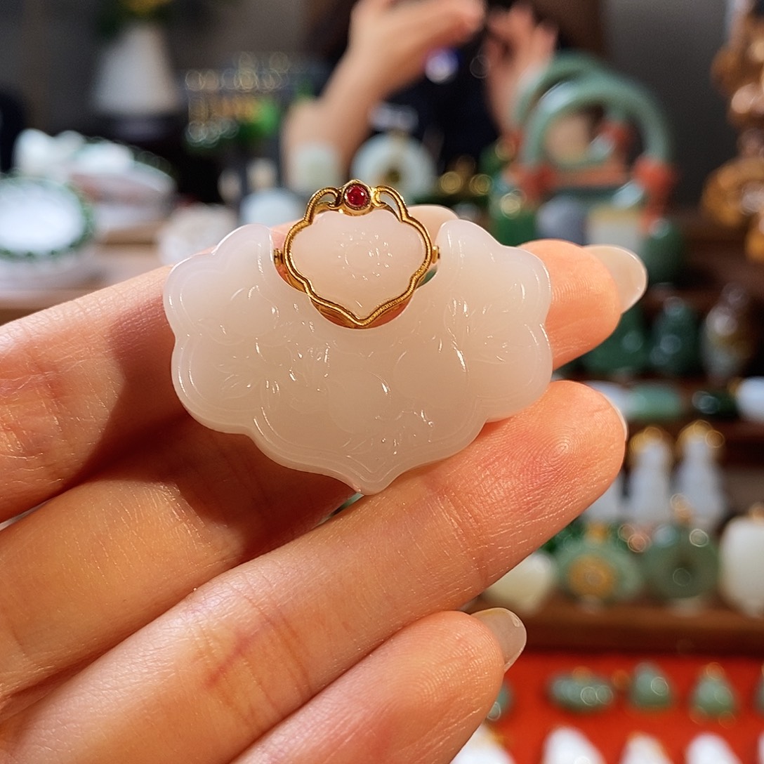 吊坠(不含链)18K金镶嵌和田玉T