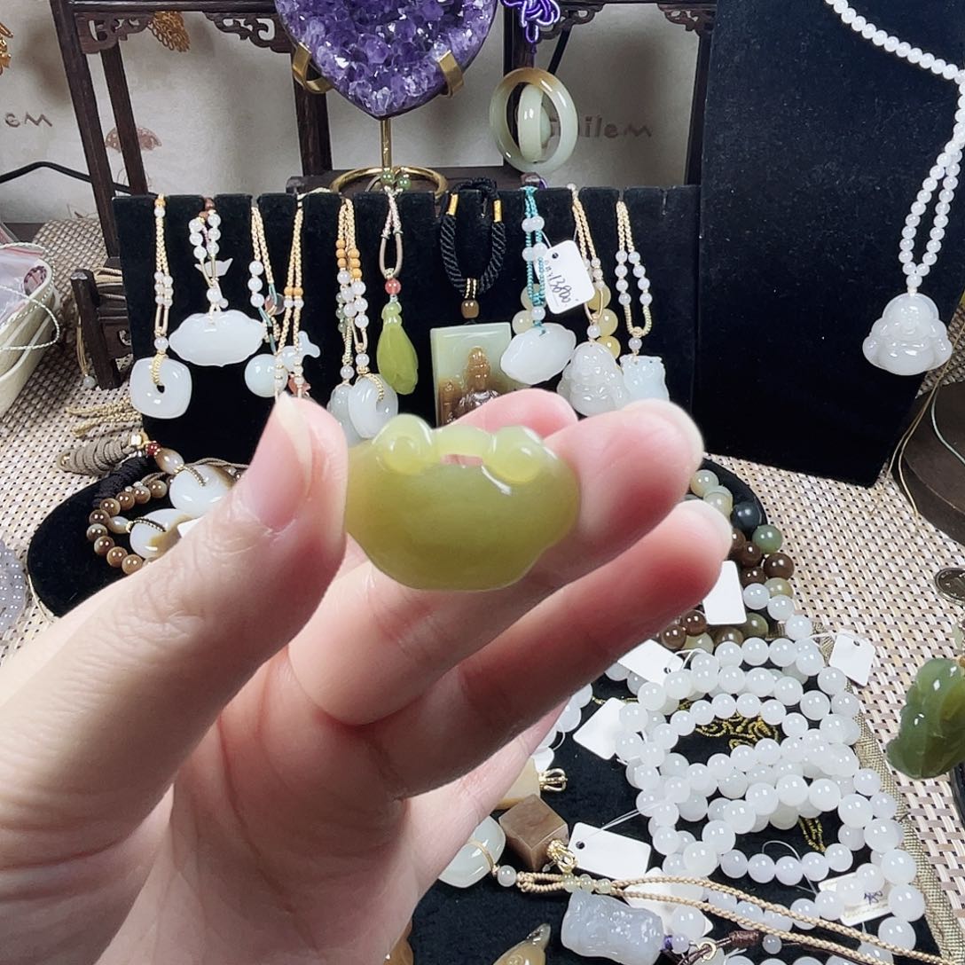 和田玉未镶嵌颈饰