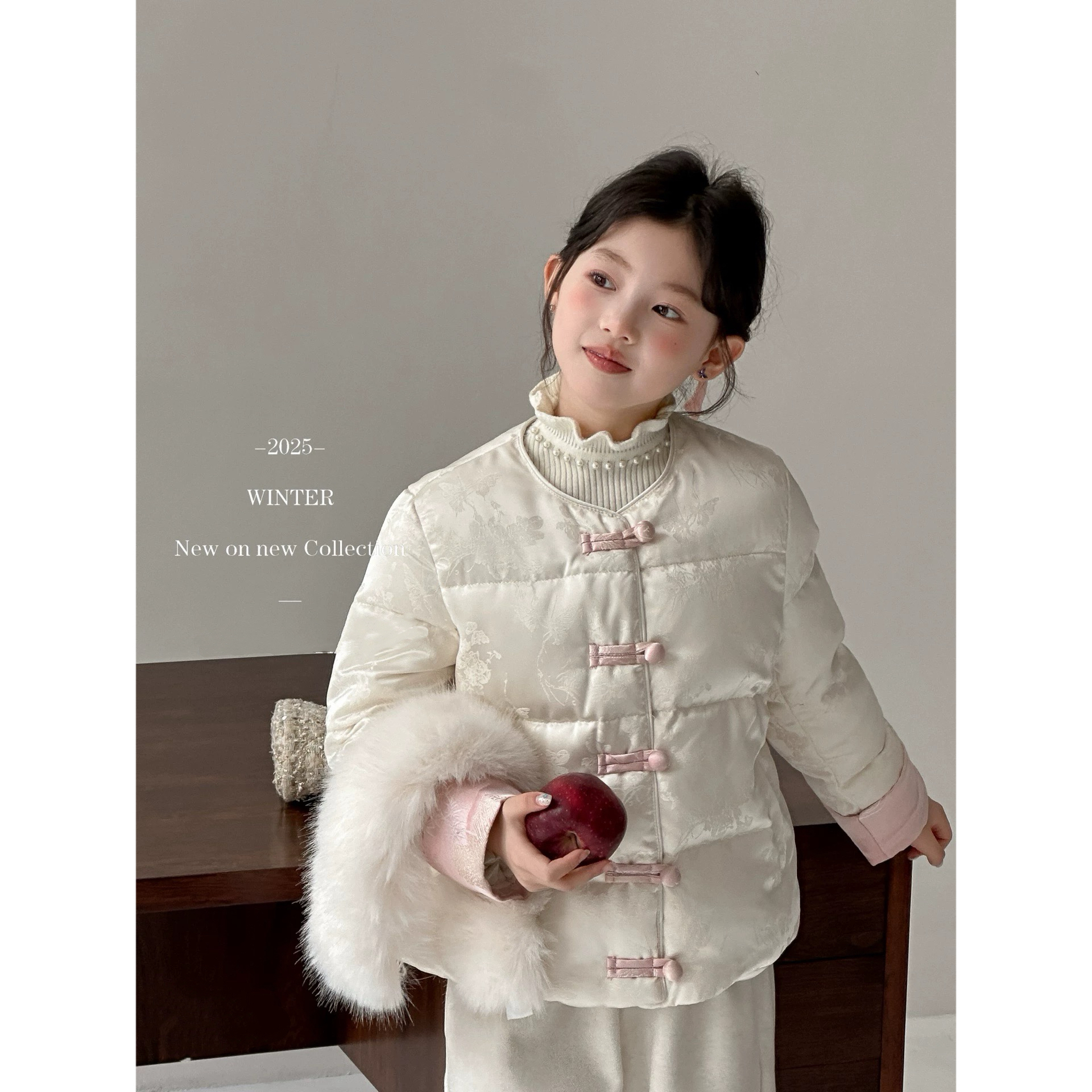 W童品，<7010编码>(新国标90白鸭绒)新中式带毛领羽绒服