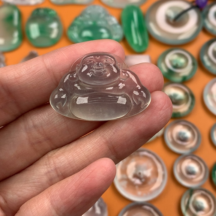 翡翠挂件未镶嵌….