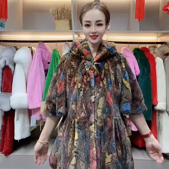 轻奢短款连帽斗篷款貂皮大衣女进口整貂水貂毛时尚外套2025冬新款