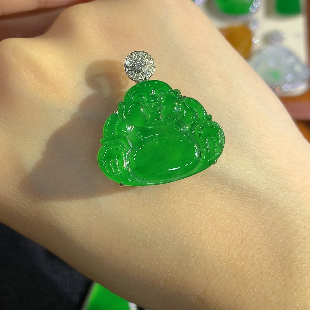 颈饰18K金镶嵌翡翠