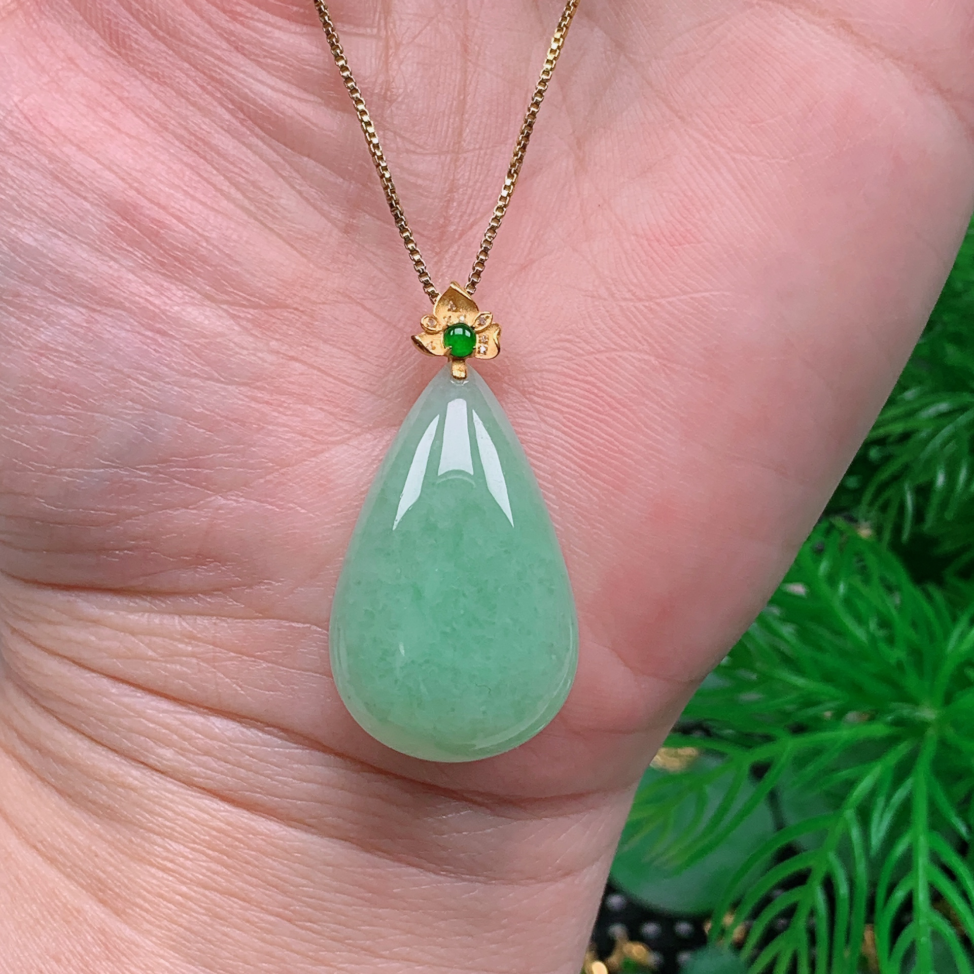 缅甸天然翡翠A货 18k金镶满色水滴吊坠29/1015尺寸30.4x18.3x7.3