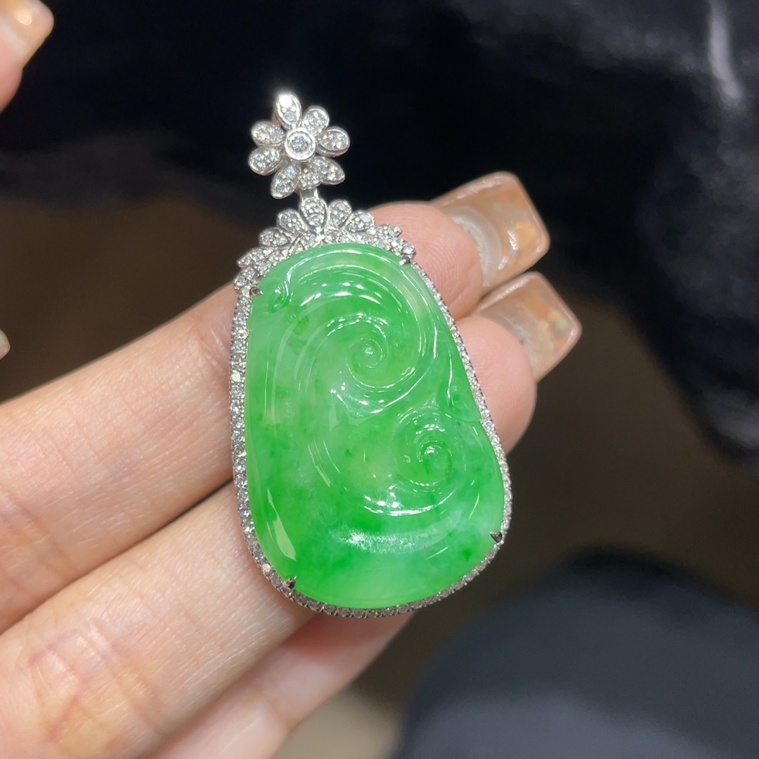 翡翠颈饰18K金镶嵌天然缅甸翡翠