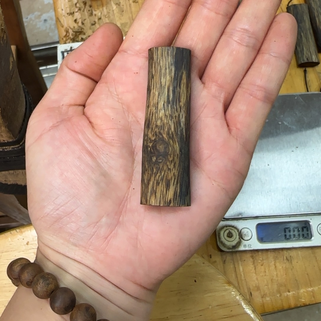 沉香吊坠素牌绿奇8.3克