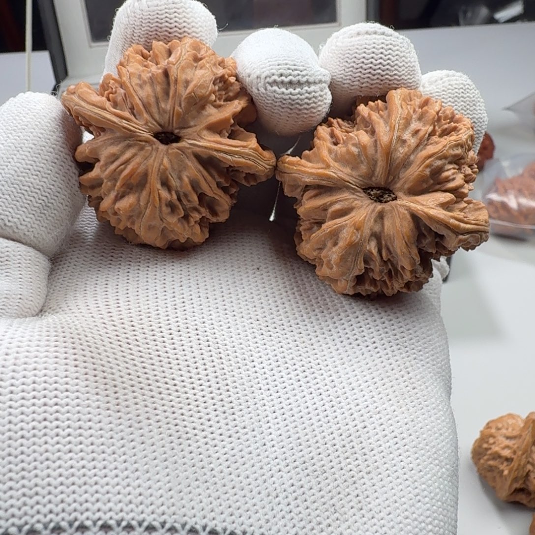 文玩核桃把件宫灯