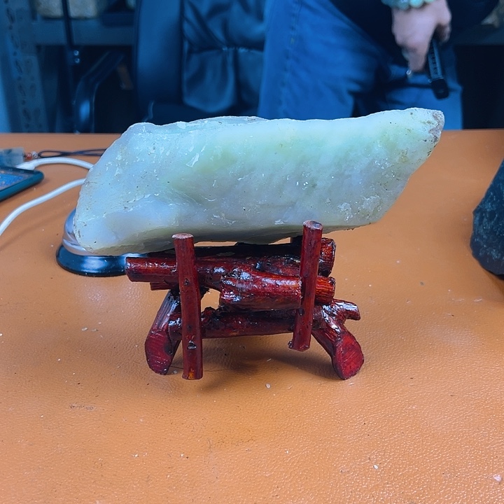 蛇纹石玉原石未镶嵌100