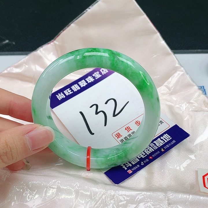 翡翠手镯未镶嵌翡翠12