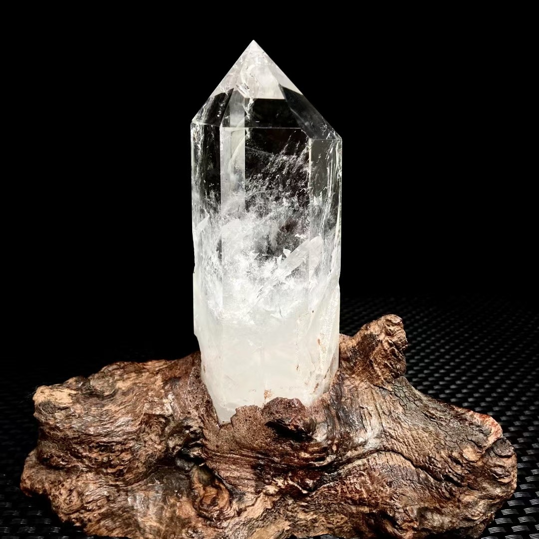 12770精品纯天然白水晶柱，超赞晶体，高16厘米，配实木底座。