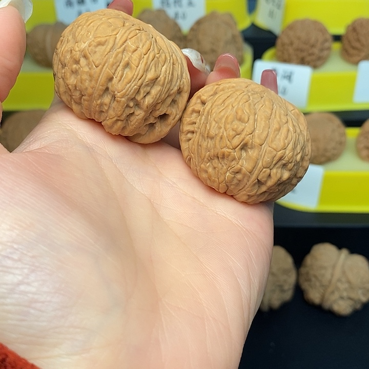轩***宝吊坠文玩核桃绣球