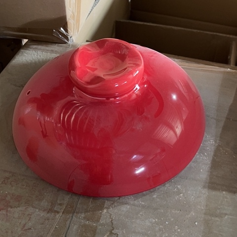 微瑕，不能明火，口径约21厘米红盖