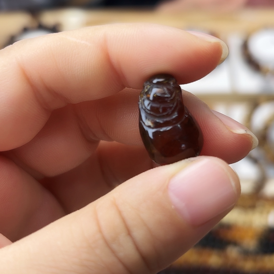 向***歌琥珀未镶嵌裸石大