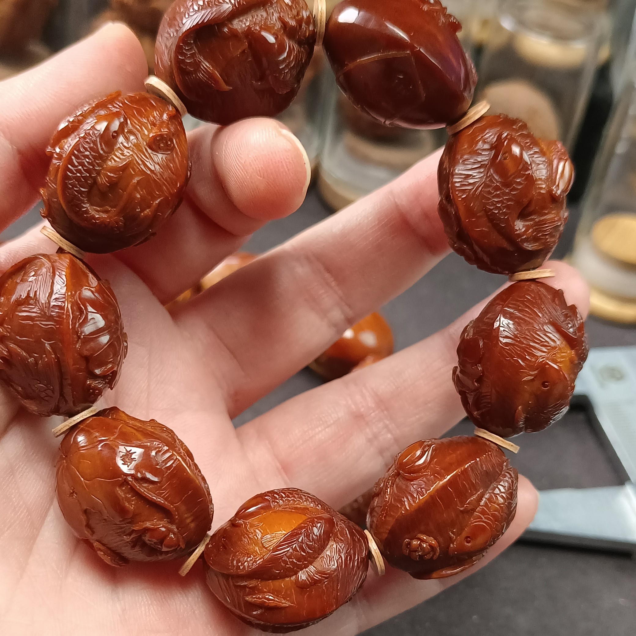 橄榄核雕2.2尺寸双鱼戏莲